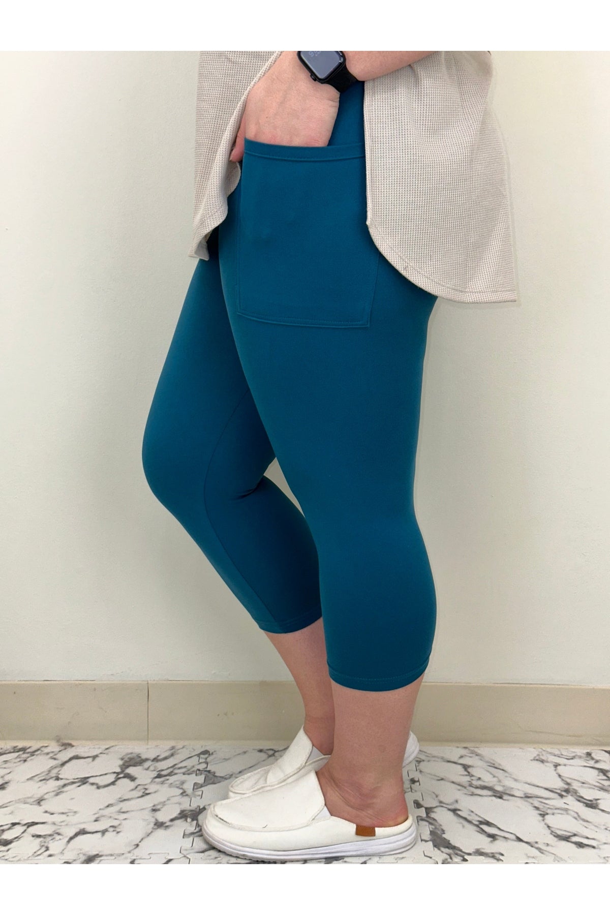 Turquoise Capri w/ Pockets