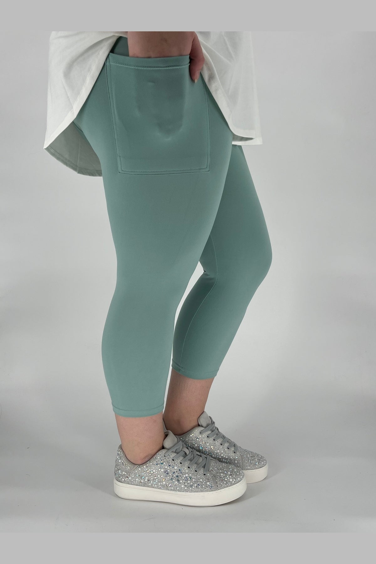 Spring Green Capri w/ Pockets