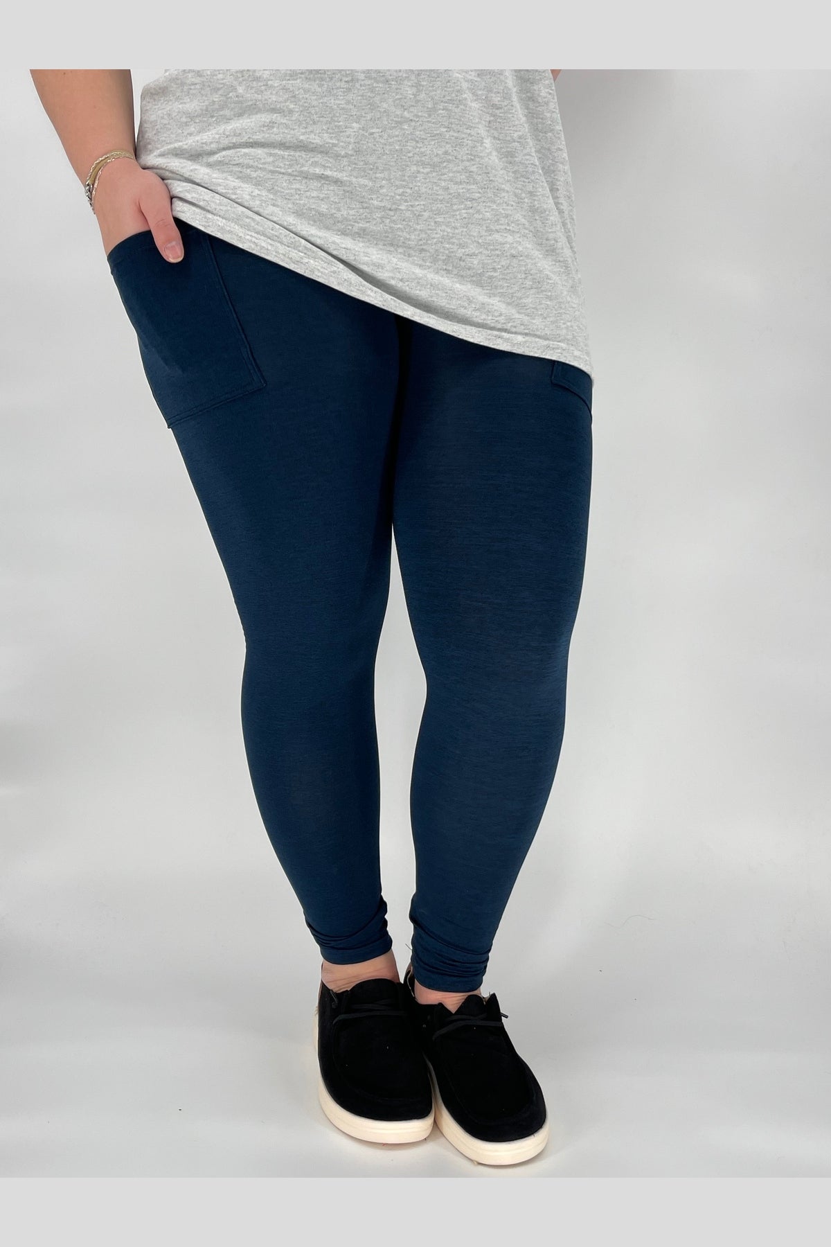 Navy Fleece Leggings w/ Pockets