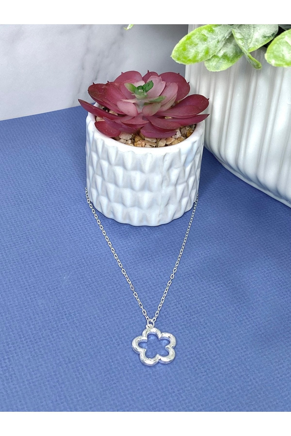 Open Flower Necklace in Silver